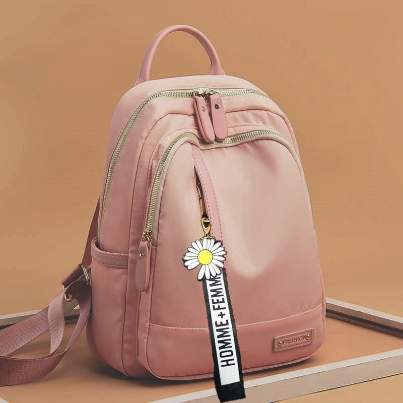 Mochila Feminina Impermeável de Nylon com Chaveirinho rosa - Imagem principal